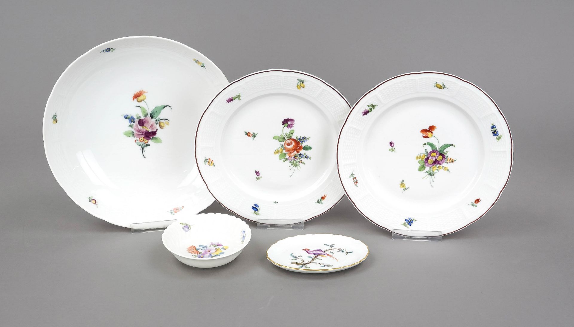 Mixed lot of 5 pieces, Nymphenburg, 20th century, oval decorative bowl with bird decoration, gold