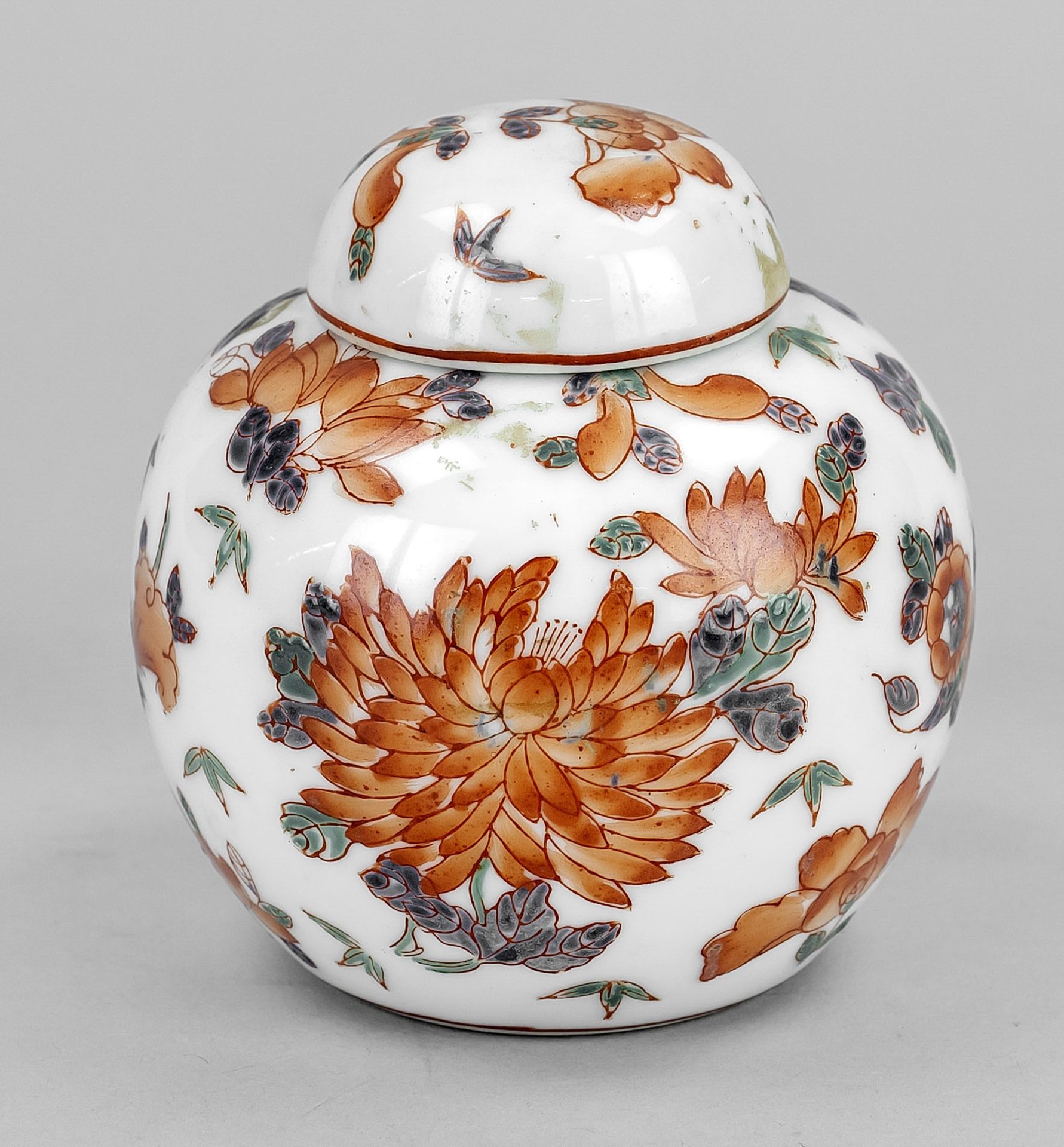 A small tea caddy with lid, China, mid-20th century, all-round decoration with iron-red flowers,