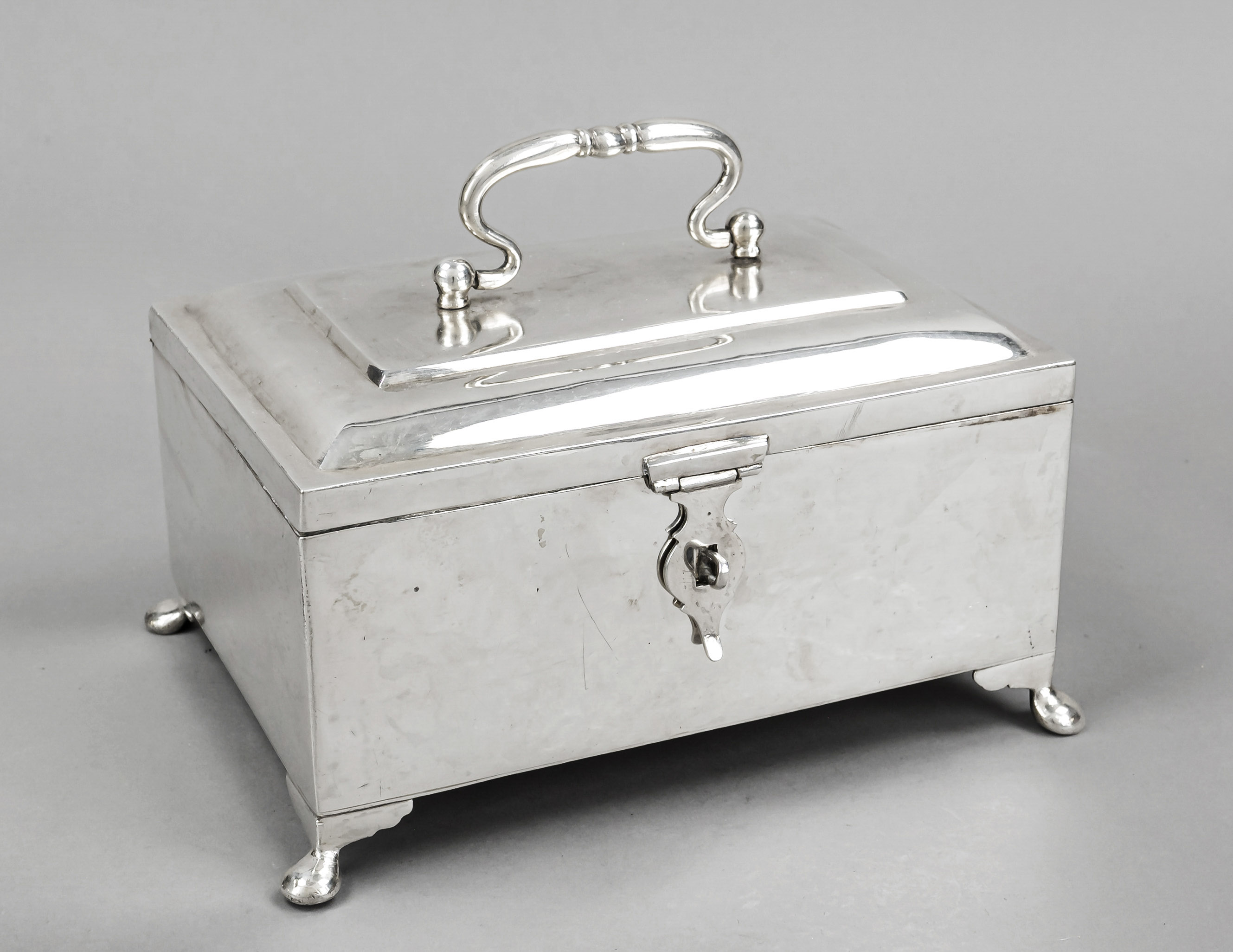 Large cash box, early 20th century silver tested, on 4 feet, straight, smooth form, hinged and domed