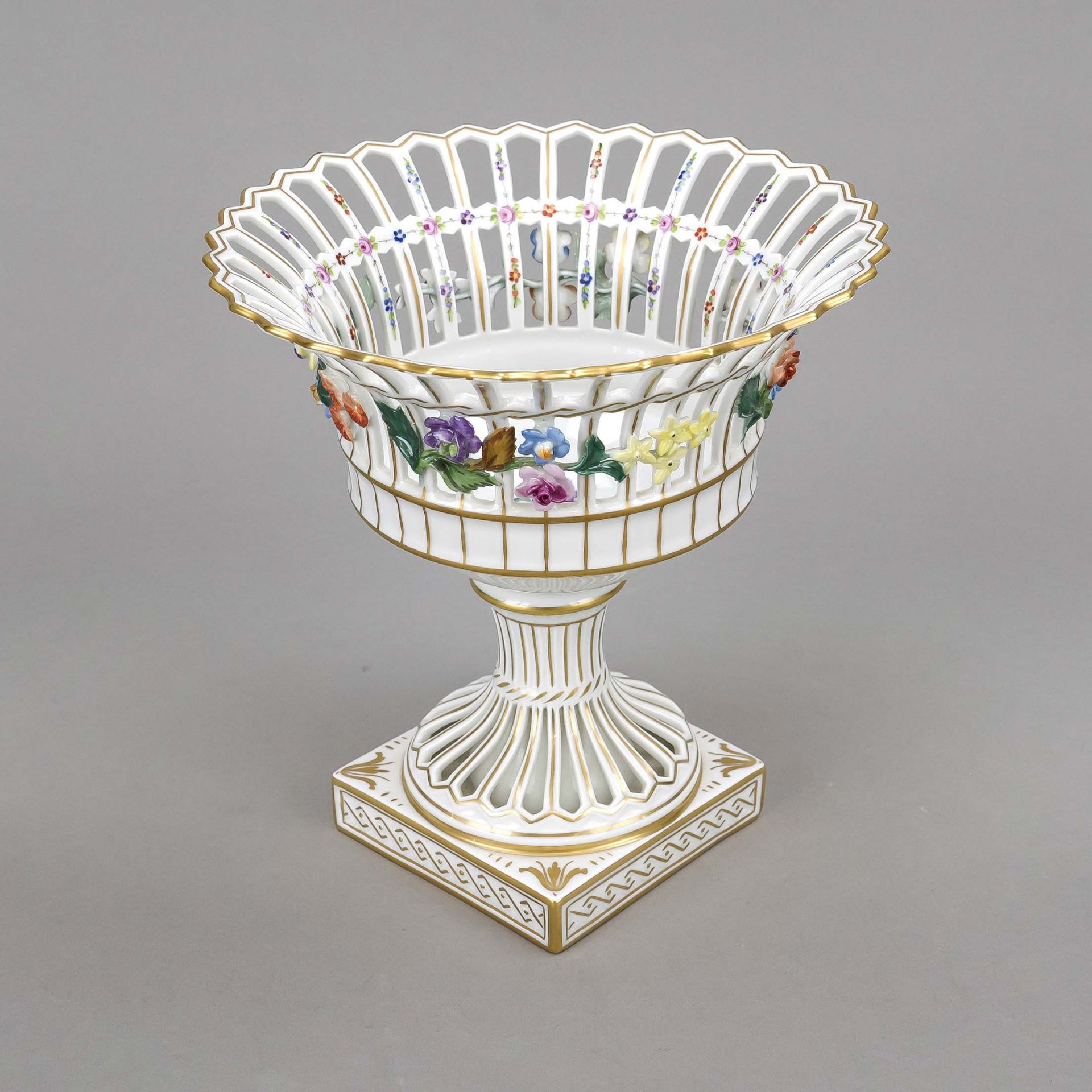 Centerpiece, Potschappel, Dresden, 20th century, round foot on a square plinth, basket with curved