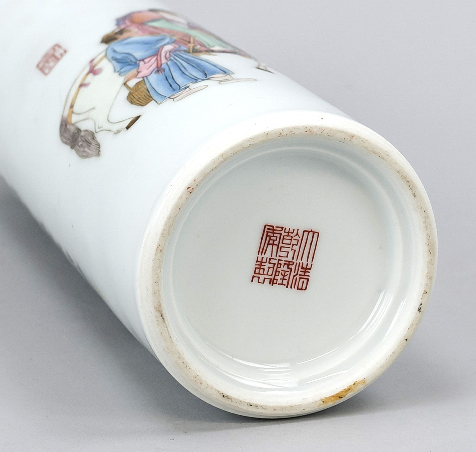 Famille Rose pole vase, China 20th century, figural decoration and calligraphy with poem. A red - Image 3 of 3