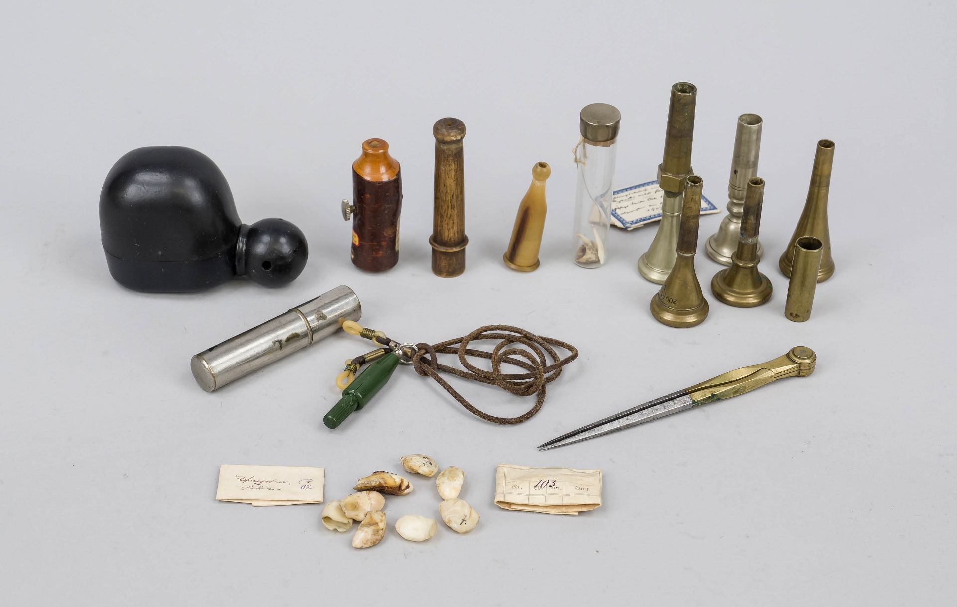 Hunting bundle of grandels and decoy whistles, 19th/20th century. Approx. 100 grandels, some still