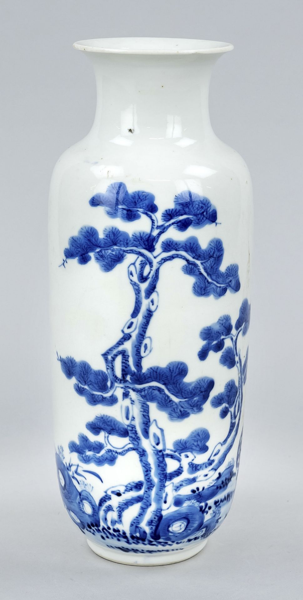 Rouleau vase, China, Qing dynasty(1644-1911), 18th century, porcelain with cobalt blue underglaze