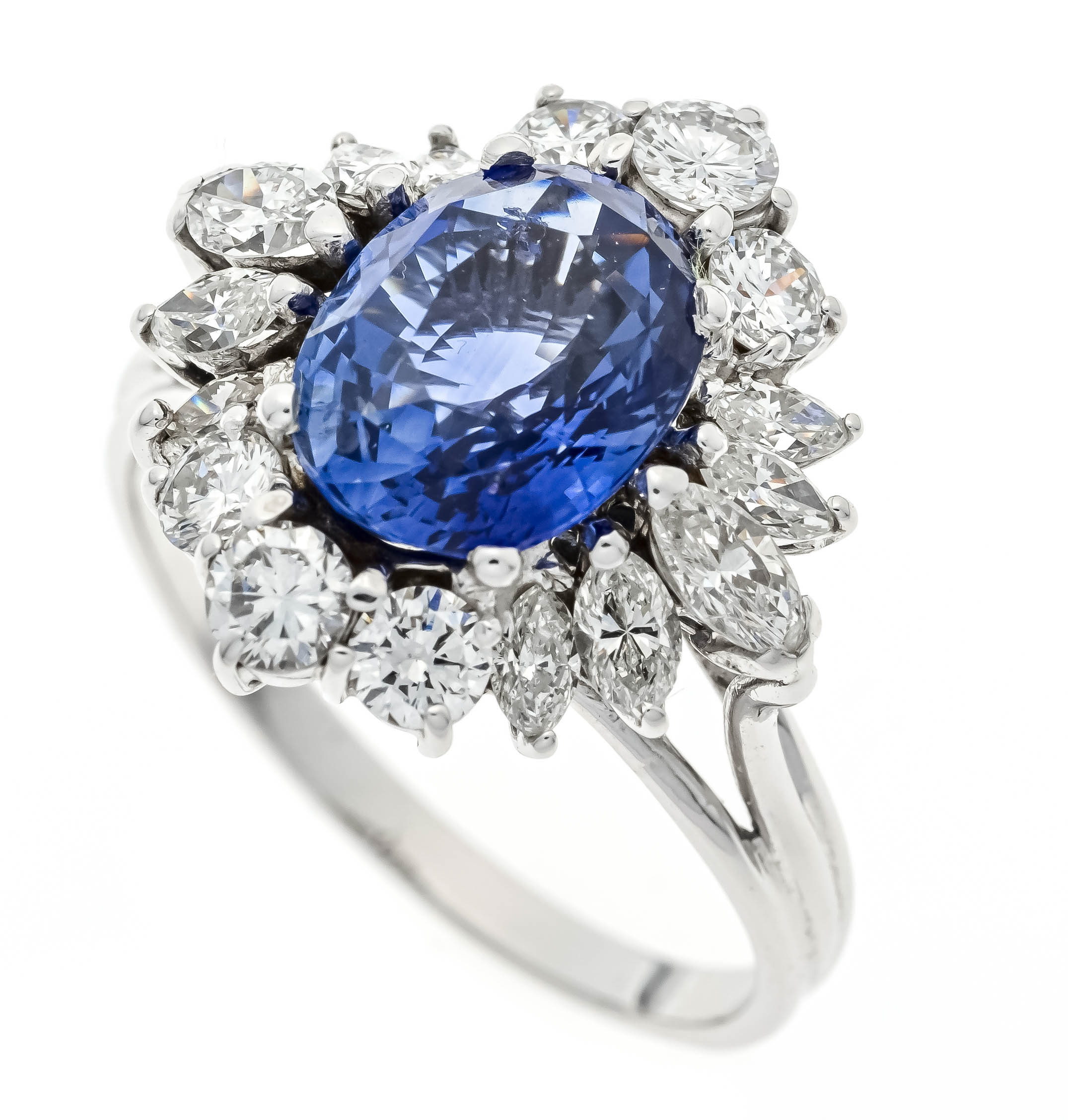 Sapphire-brilliant ring platinum tested, with an excellent oval faceted sapphire 3.50 ct in a fine