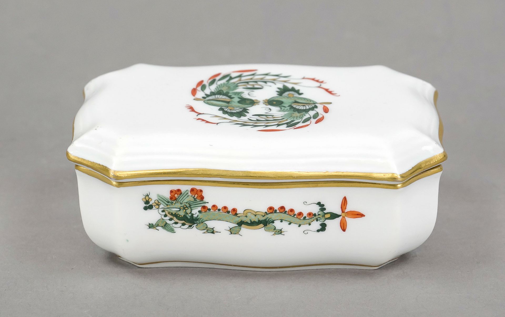 Lidded box, Meissen, 1950s, 1st choice, matchbox, model no. 401, polychrome painted, green court - Image 2 of 2