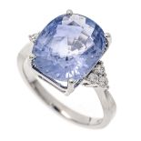 Ceylon sapphire ring WG 750/000 with a fine oval cushion-cut faceted Ceylon sapphire 7.8 ct in a