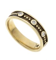 Brilliant ring GG 585/000 slightly blackened with granulate work, set with 5 brilliant-cut diamonds,