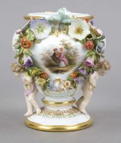 Small potpourri vase with cupids, Meissen, Knauff Schwerter, mark 1850-1924, 1st choice, designed by