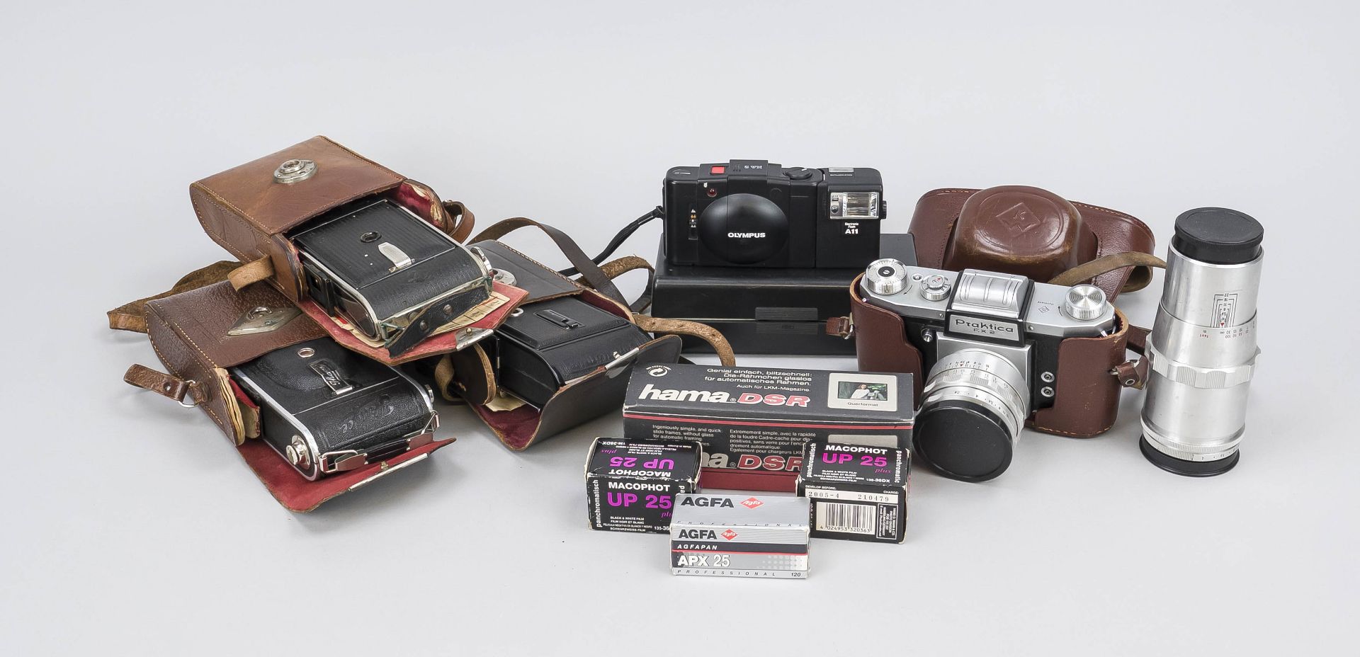 Collection of cameras and accessories, 1st and 2nd half of the 20th century Three bellows cameras (