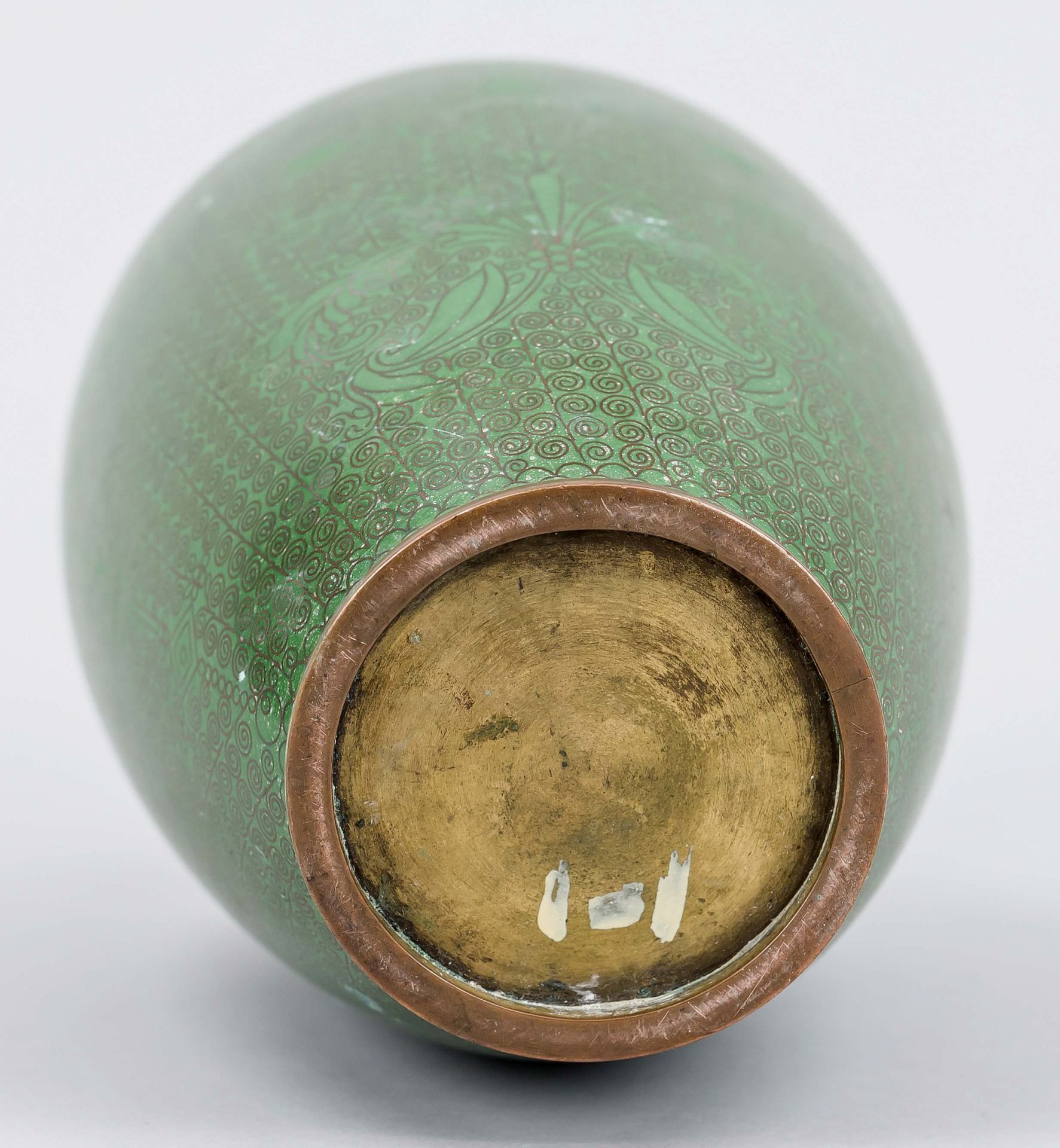 Cloisonné vase, Japan, c. 1900, monochrome, apple-green ground with ornamental and floral wire - Image 2 of 2