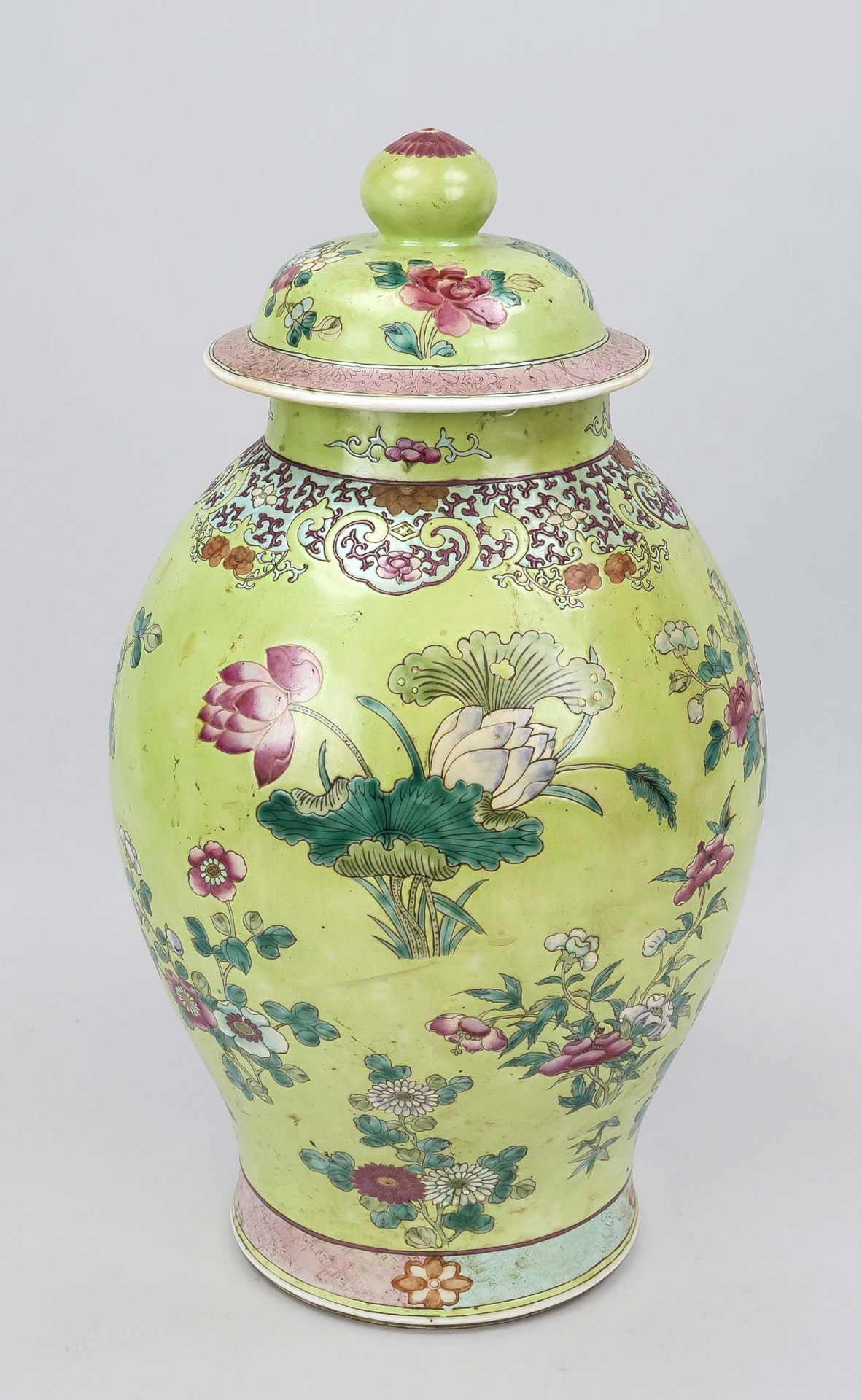 Lime green ground Famille Rose cover vase, China 19th century (Qing). Circumferential decoration