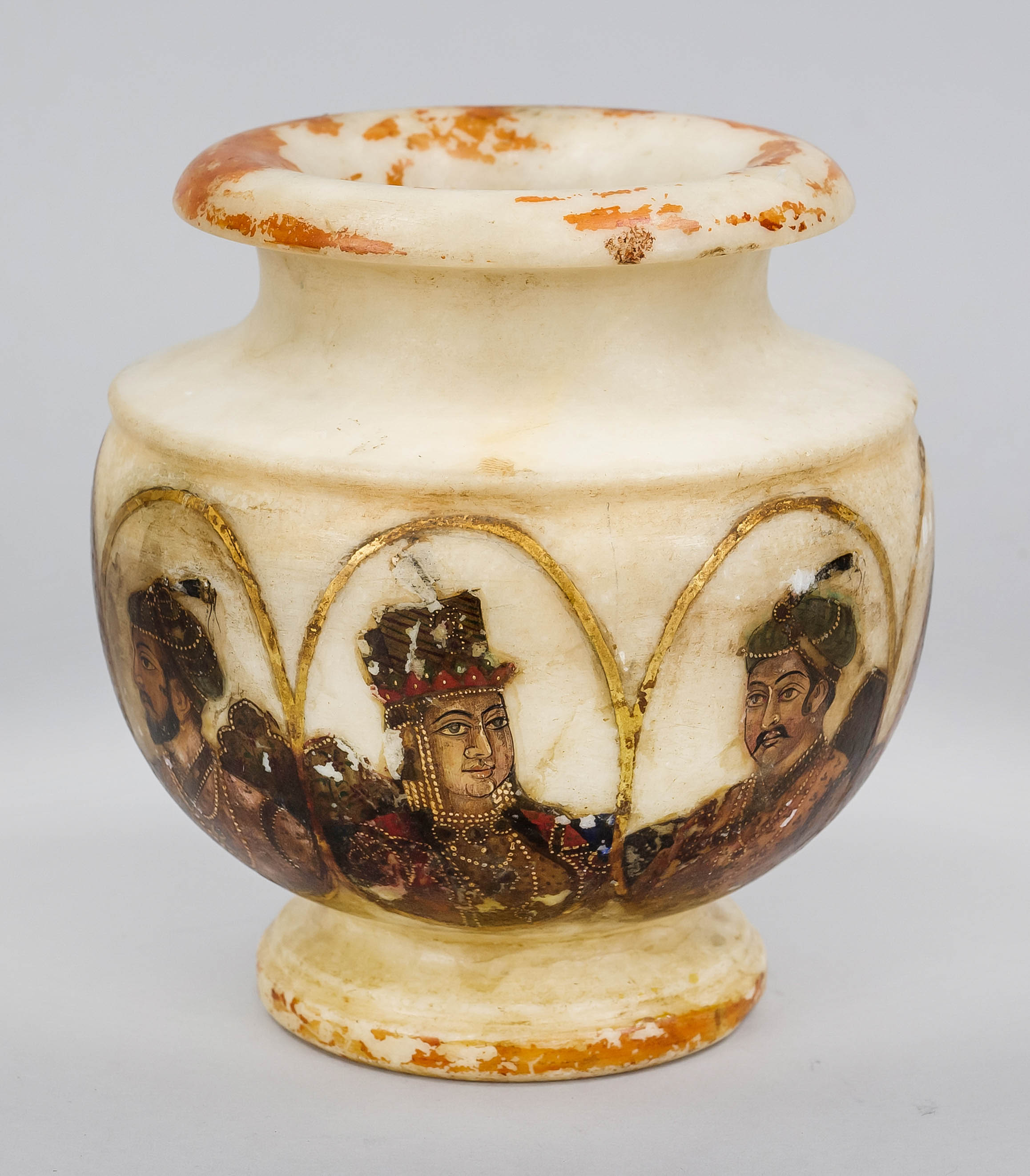 Marble vase, India 19th/20th century, shouldered form with slightly retracted neck and bulging lip