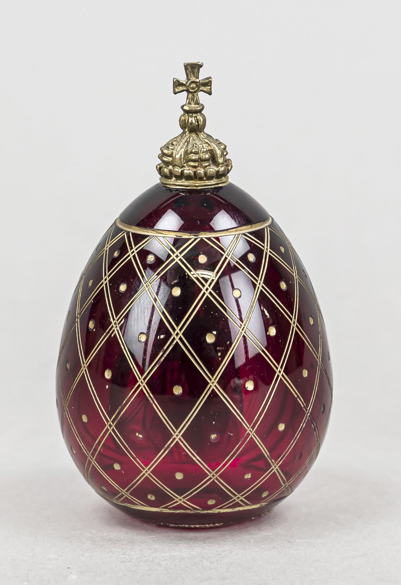 Decorative egg, Russia, red glass with cut decoration, architectural view, gold staffage, with brass - Image 2 of 2