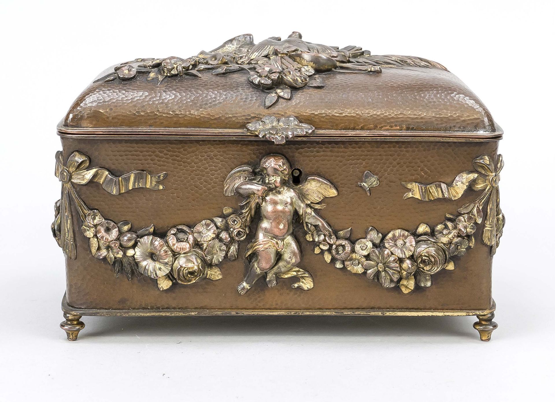 Fine lidded box, 19th century, copper, partly gilded. The body with martelized surface, applied with - Image 3 of 3