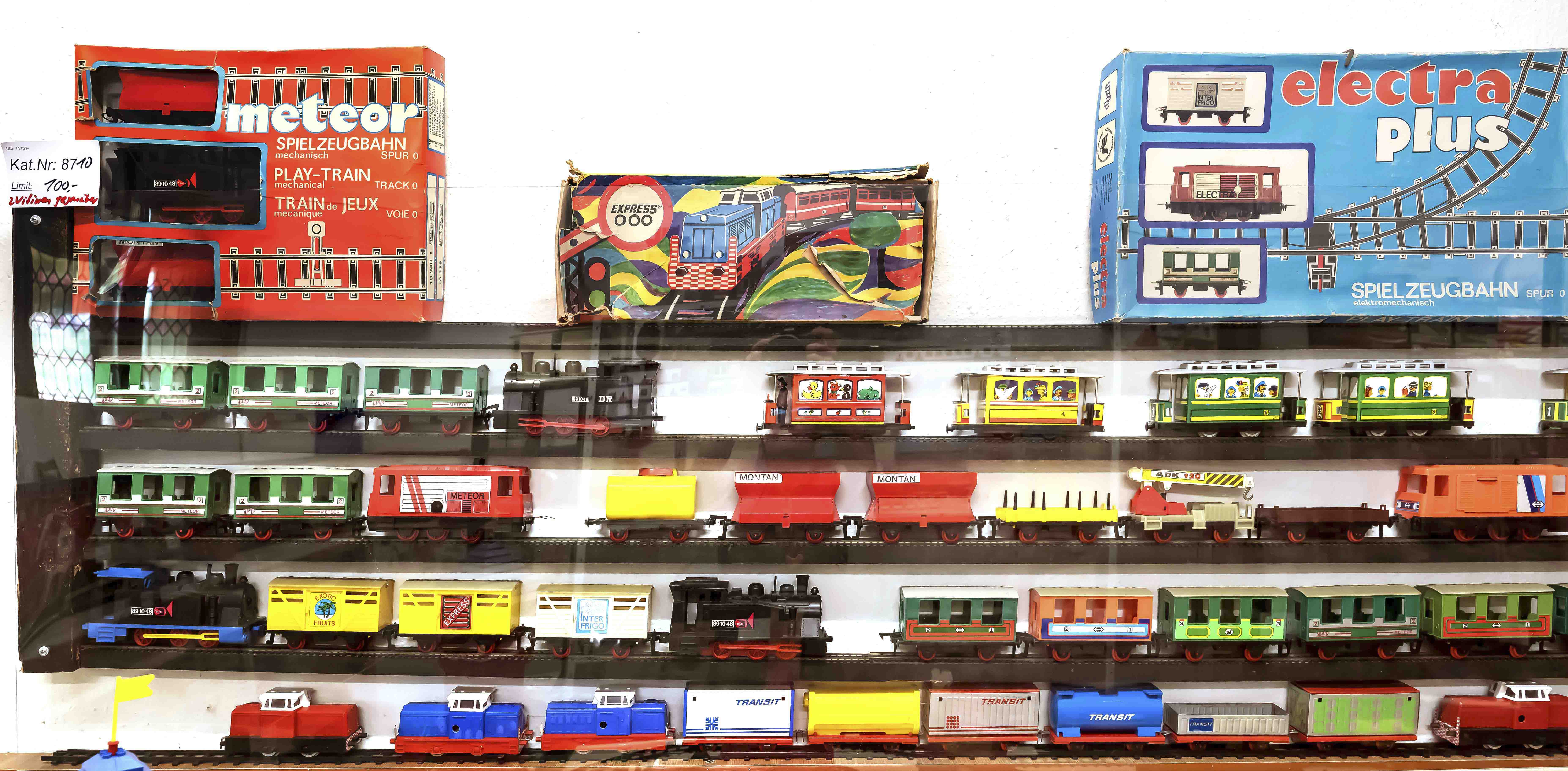 Two showcases with GDR toys, Ankerbahn various models of wagons and locomotives, spring mechanism/ - Image 7 of 7