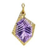 Amethyst clip pendant GG 585/000 with a hexagonal fantasy-cut faceted amethyst 23.9 x 15.5 mm and