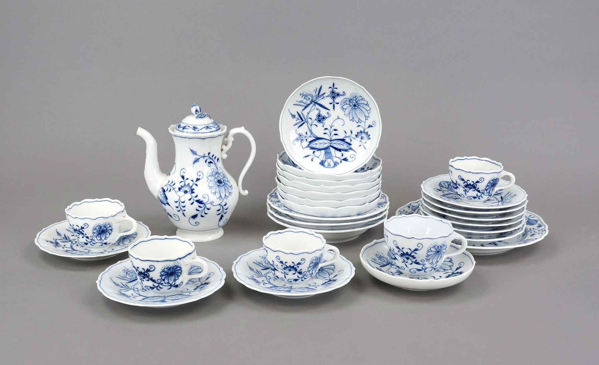 Mixed lot of 27 items, Meissen, marks after 1934, 1st, 2nd and 3rd choice, shape New cut-out,