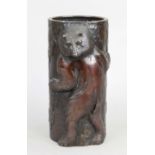 Large brush cup/vase, Japan 19th/20th century, bronze. Cylindrical form with surrounding