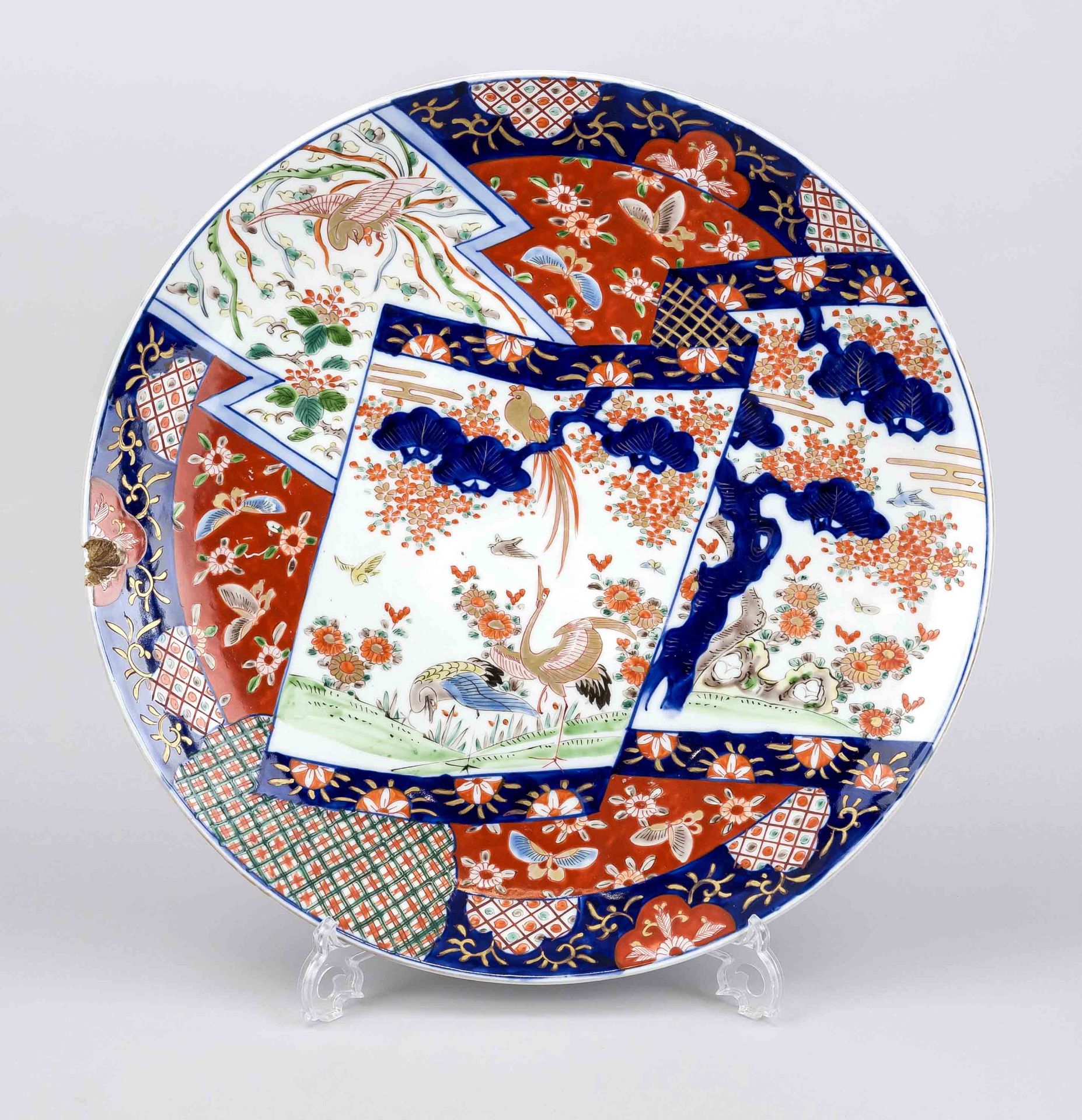 Large Imari plate, Japan 19th century (Meiji). Decorated under and on the glaze in cobalt blue, iron