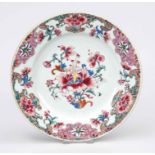 Famille Rose plate, China, 18th century (Qing/Yongzheng). Mirror with flower arrangement, rim with