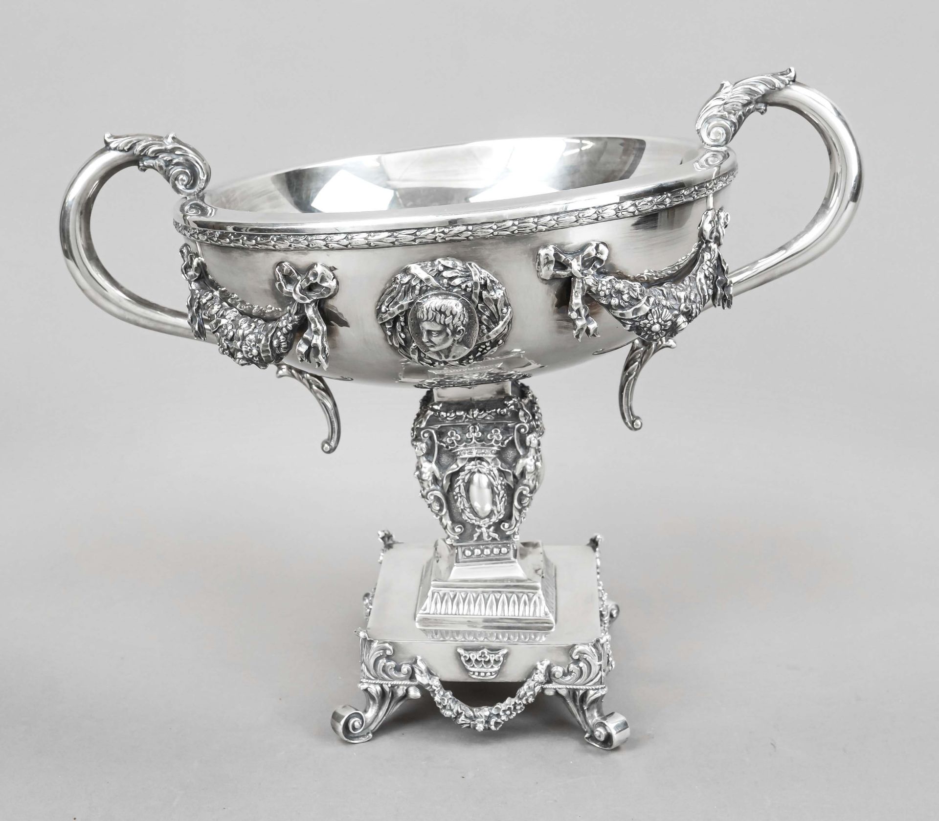 Large centrepiece, Spain, 20th century, silver 915/000, square stand on 4 volute feet, vase-shaped