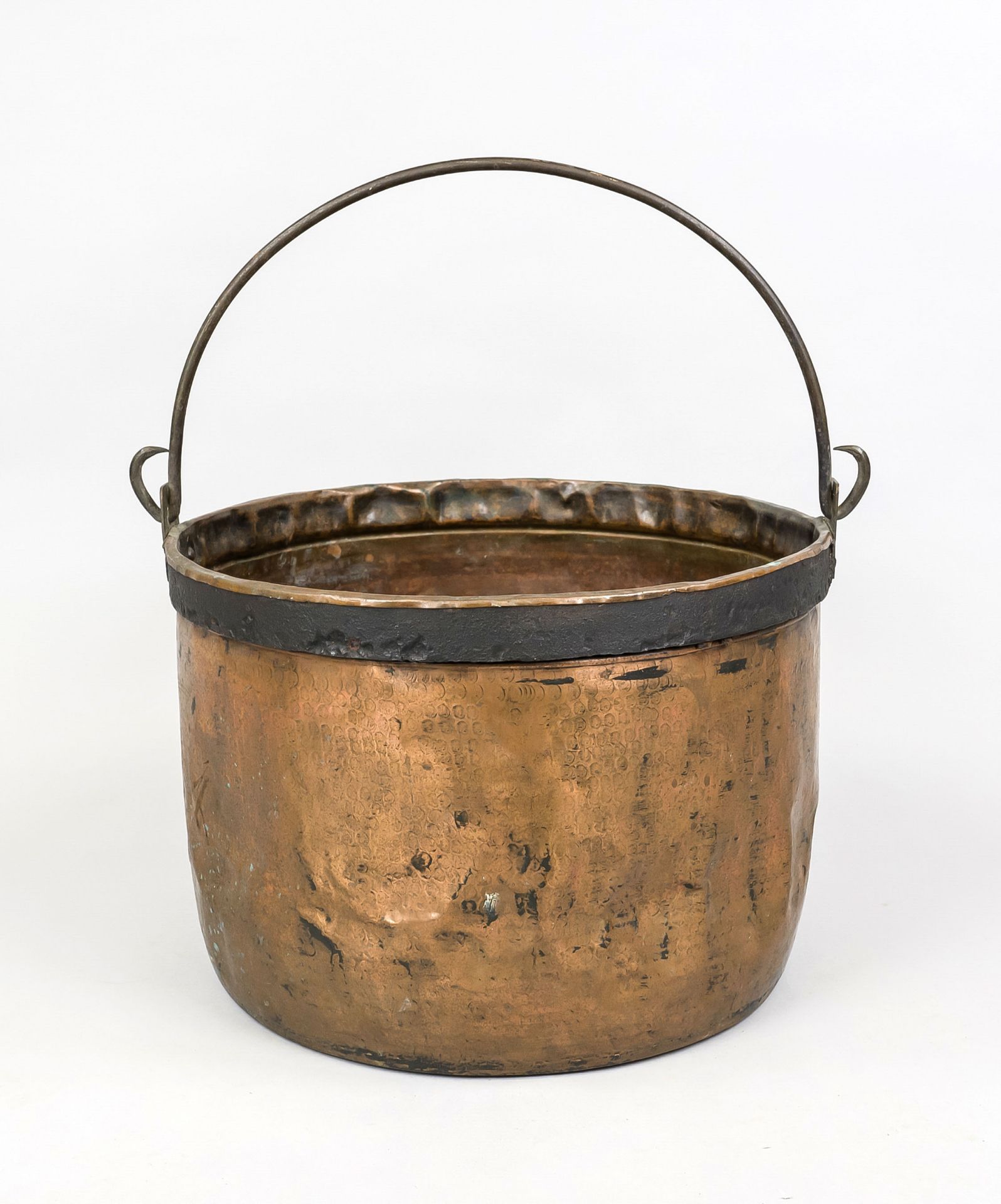 Large copper kettle, 19th century, iron band and movable iron handle on the upper rim, chipped,