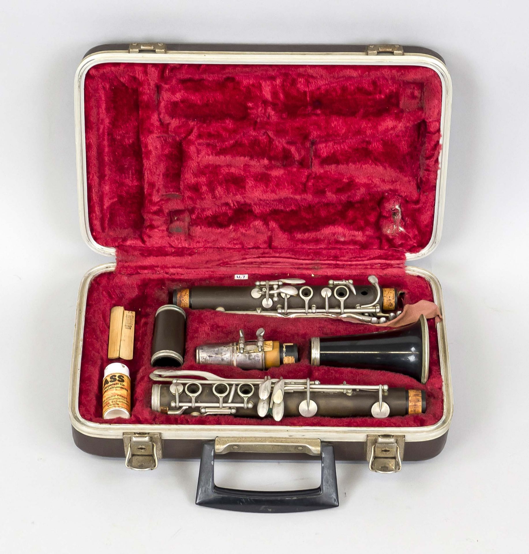 Clarinet, probably 1st half 20th century, strong signs of use, with case, case dimensions 36 x 22