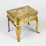 Large warmer, 18th/19th century, brass and iron, table-shaped on four legs, partly open-worked, 2