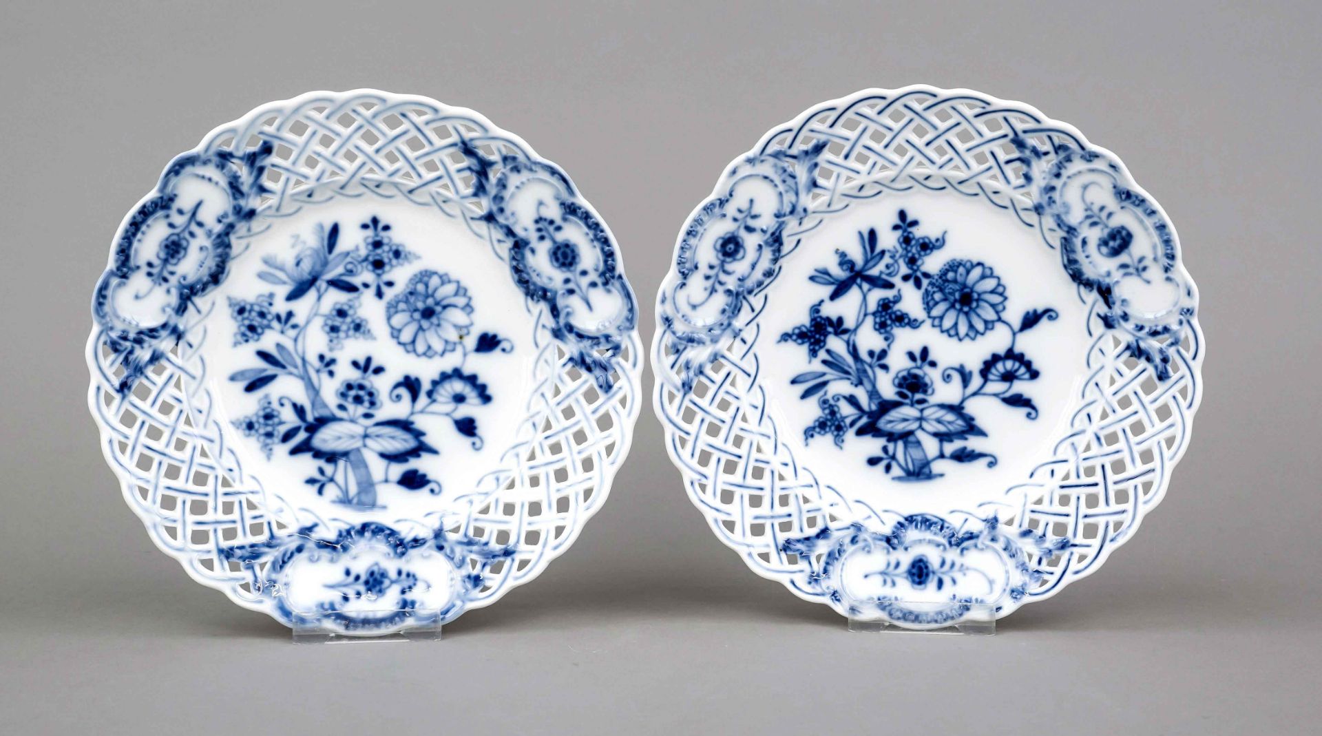 Two openwork plates, Meissen, Knauff Schweter, 1850-1886, 2nd choice, decor onion pattern in