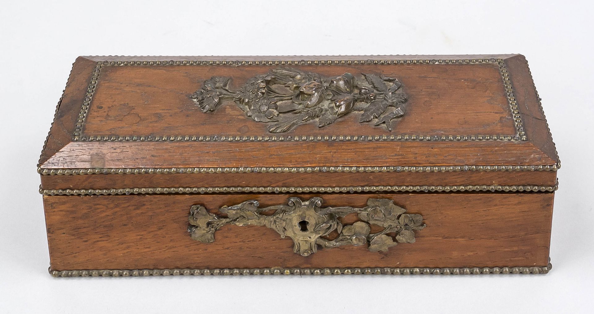 Glove box, late 19th century Rectangular body with hinged lid made of oak wood with ornamental