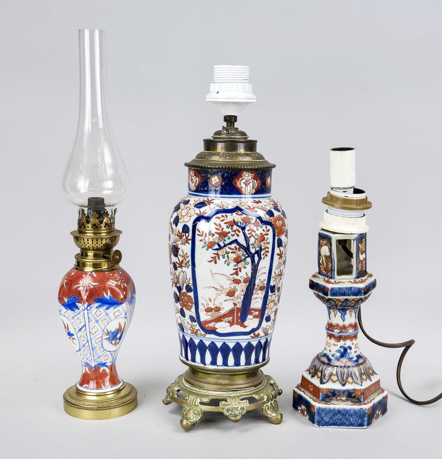 3 lamp bases with Imari vases, one Europe and 2 Japan 19th century, rubbed, h. to 39 cm