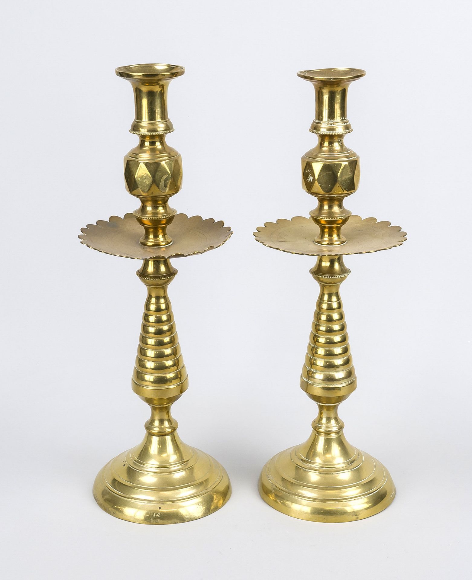 Pair of large candelabra, 19th century, brass/bronze, h. 43 cm