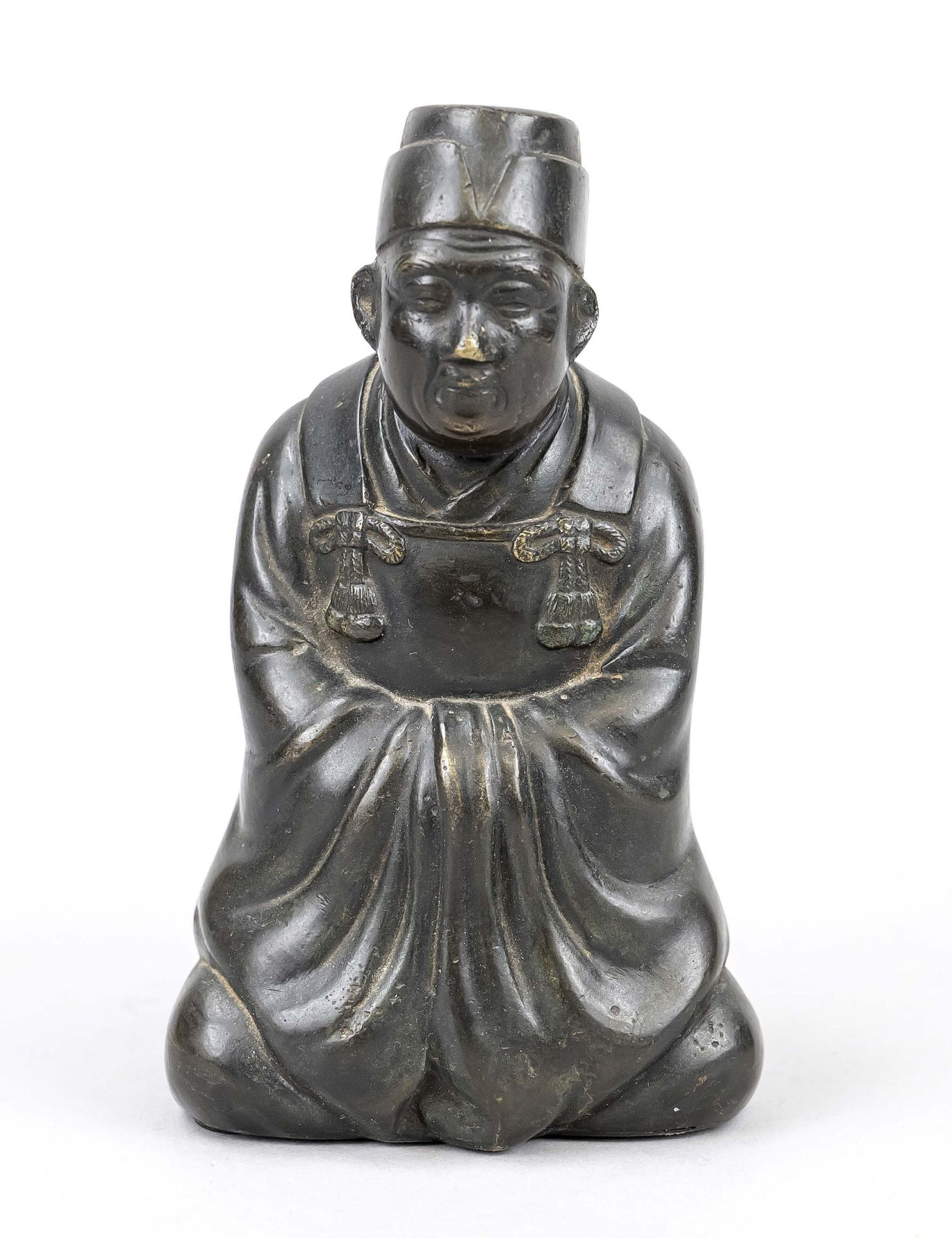 Official figurine, Japan, c. 1900, bronze in the shape of a kneeling shogunal official, h 13cm