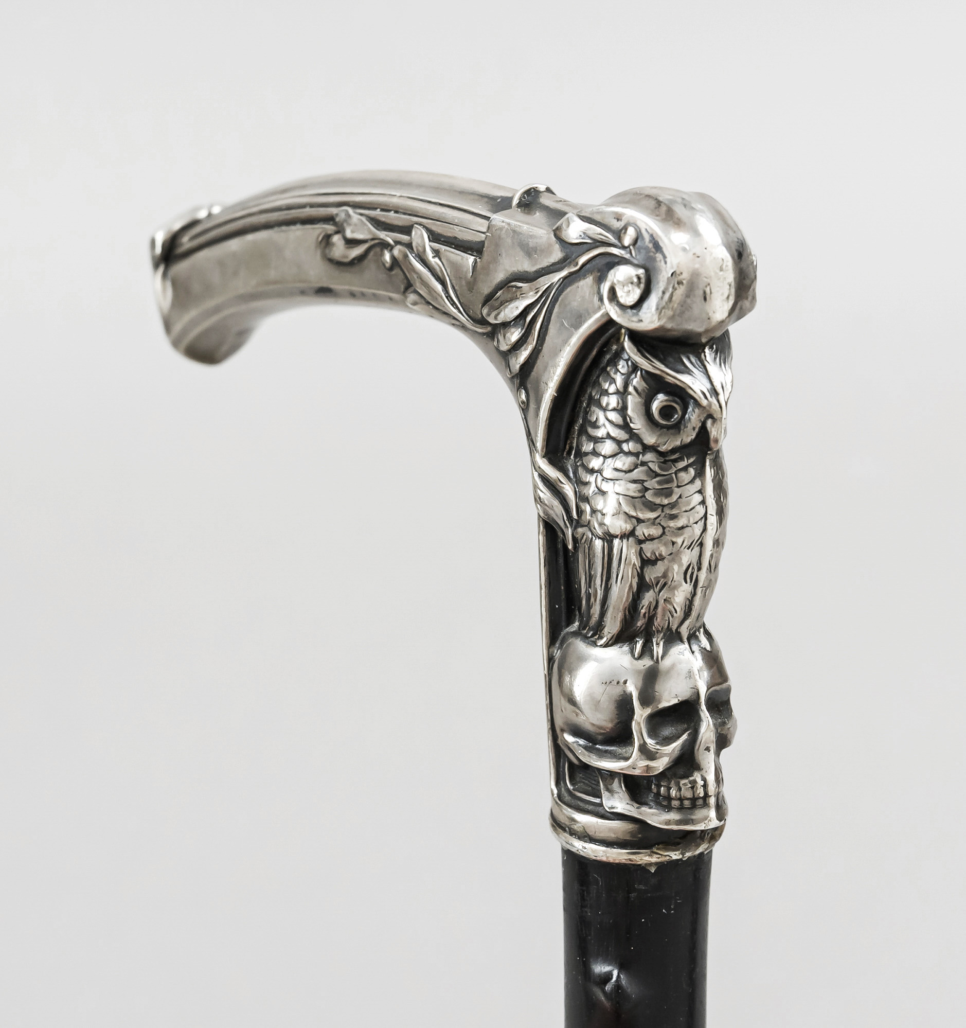 Walking stick with silver handle, probably German, c. 1900, silver 800/000, decorated with owl, - Image 2 of 3