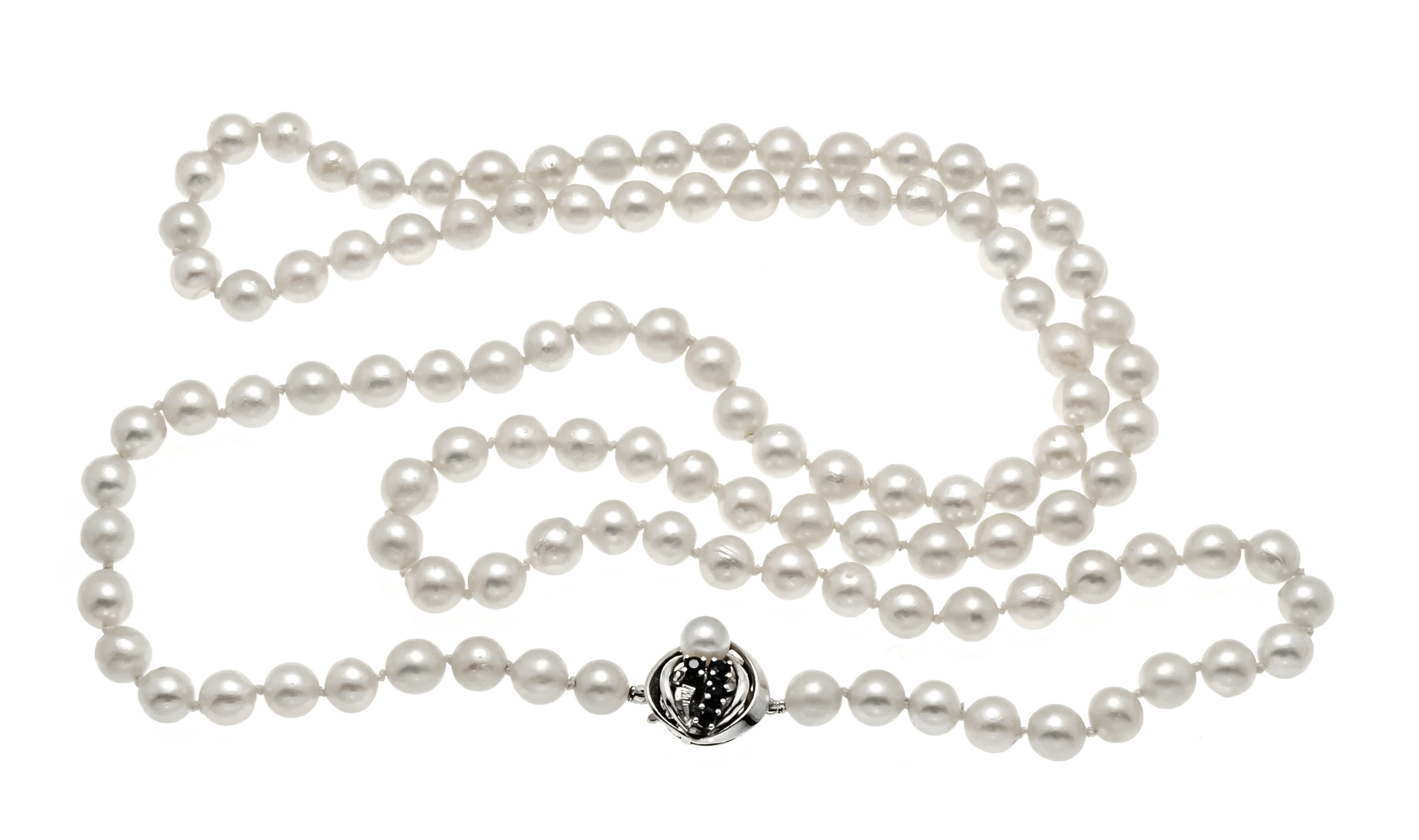 Akoya pearl necklace with pin clasp silver 835/000 set with a creamy white Akoya pearl 6 and 4 round