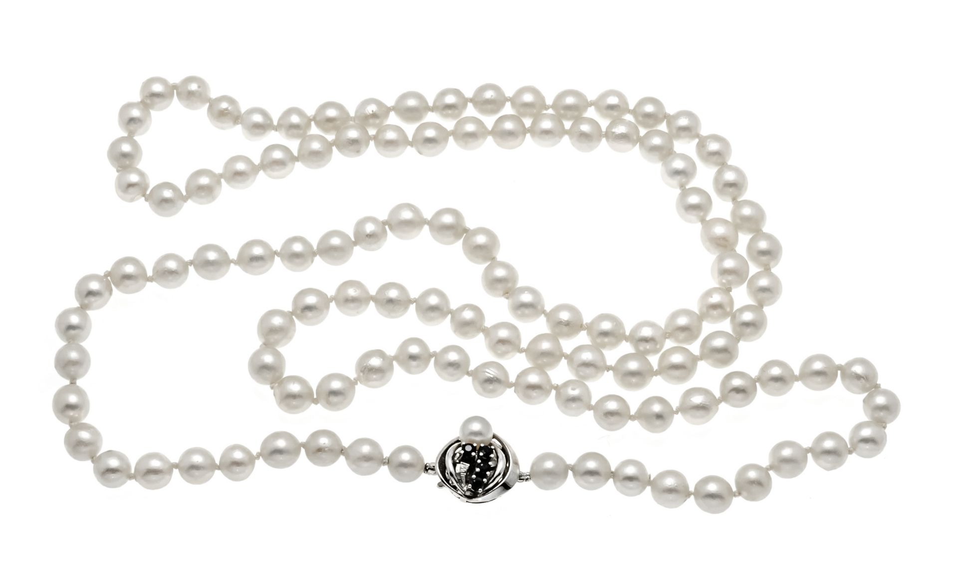 Akoya pearl necklace with pin clasp silver 835/000 set with a creamy white Akoya pearl 6 and 4 round