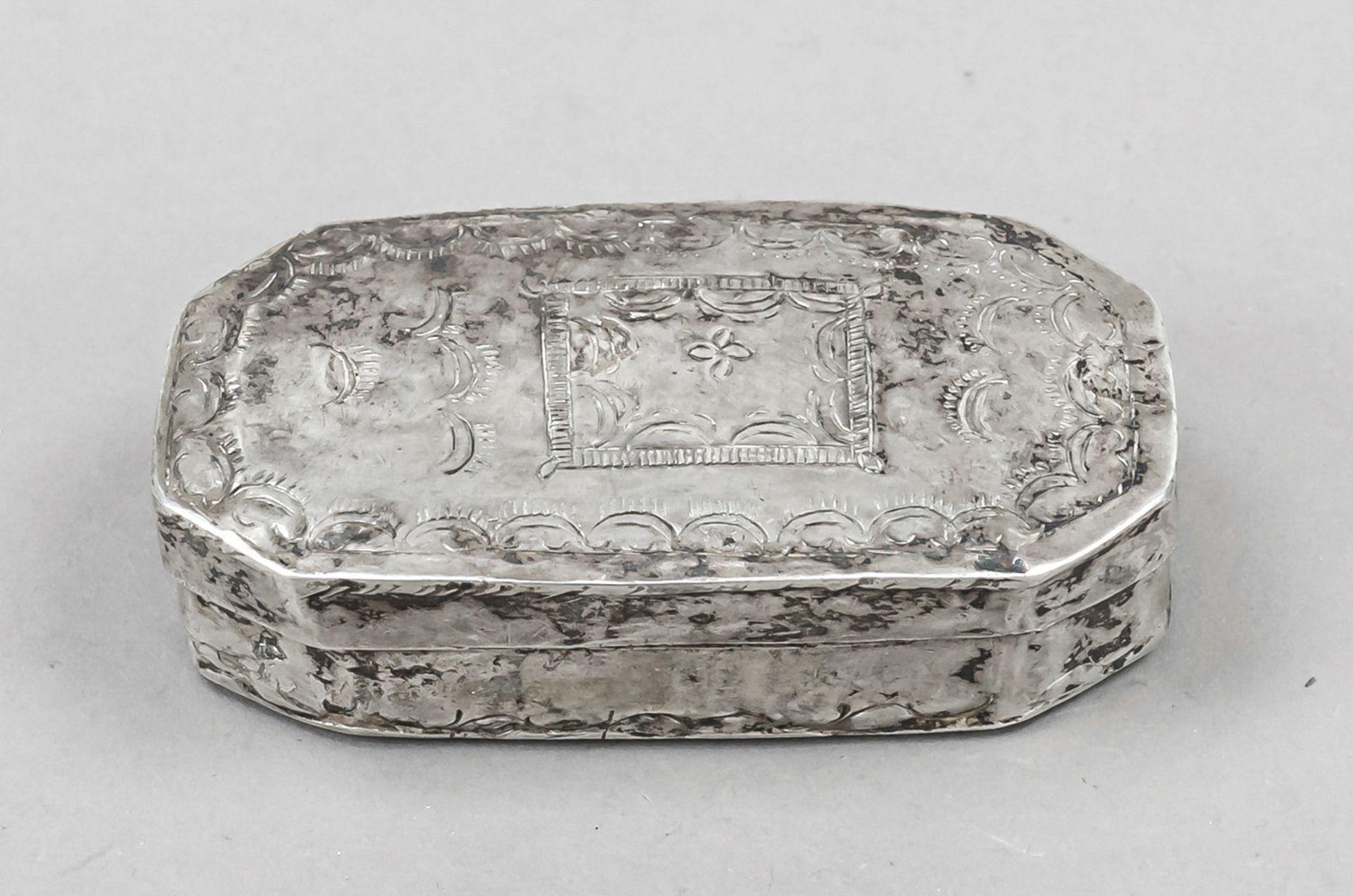 Rectangular lidded box, Indonesia (?), straight form, flattened corners, hinged hinged lid with