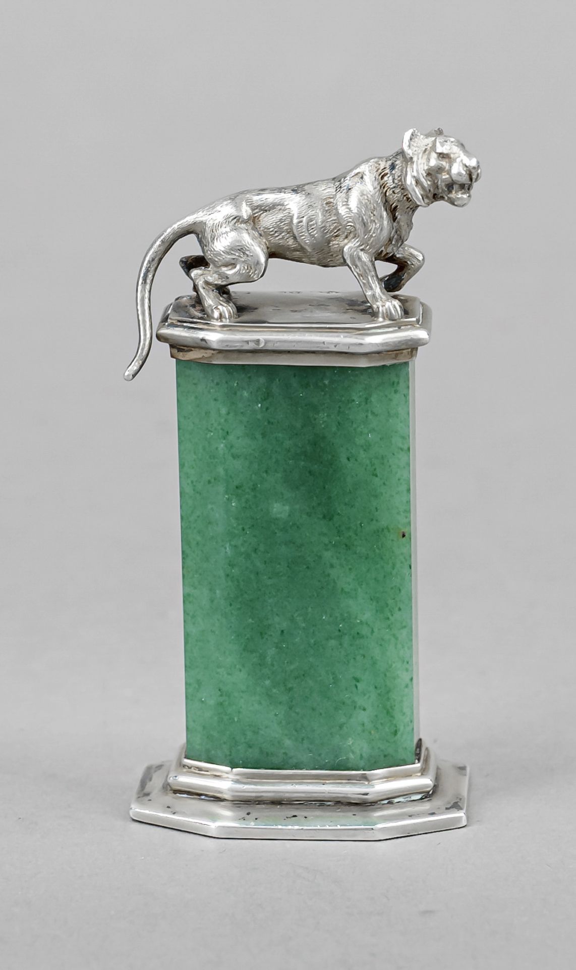 Petschaft with tiger, 1st half 20th century, silver 935/000, with intermediate piece of aventurine