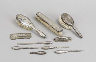 Mixed lot of nine pieces, 20th century, various makers, silver of different finenesses, 3 brushes,