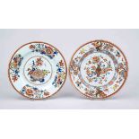 2 Imari plates, China 18th century, rubbed and minimally chipped around the rim, d. 22.5 cm