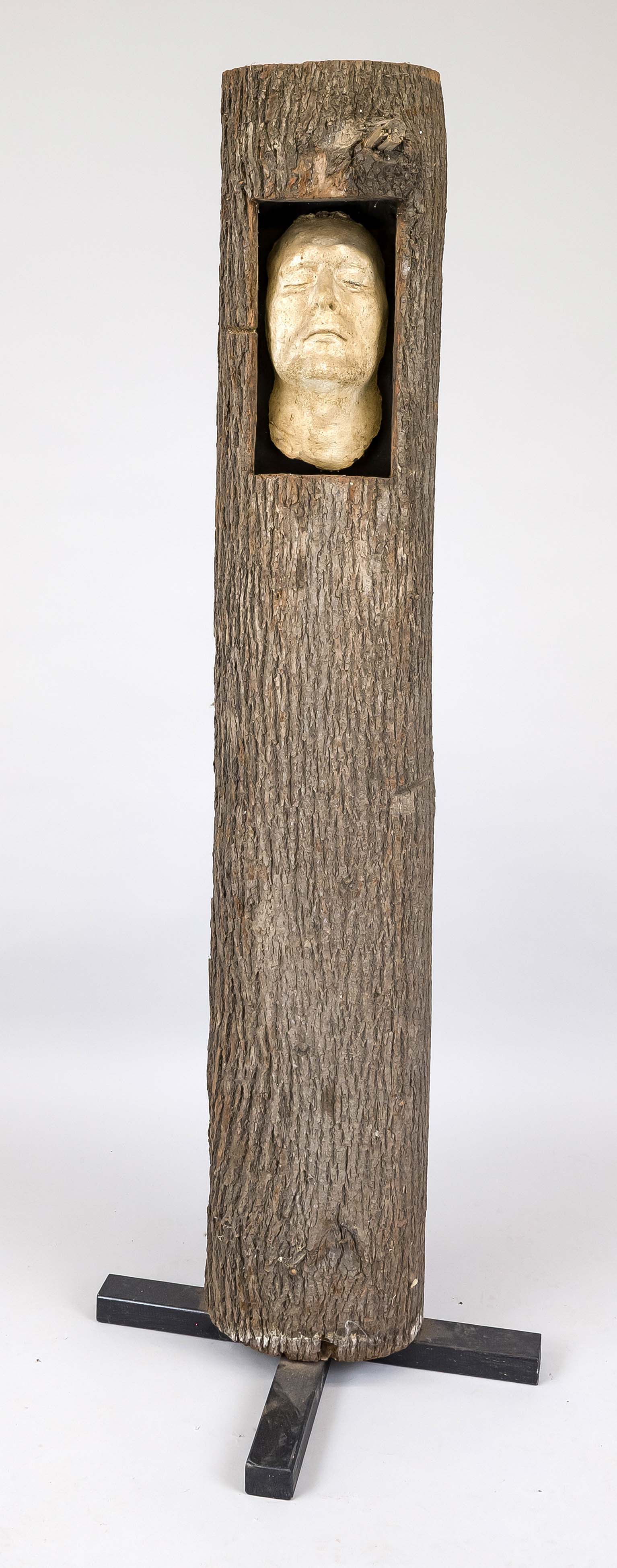 Herbert König (1956-2023), sculptor from Suhl, tree head, natural tree trunk on wooden cross stand