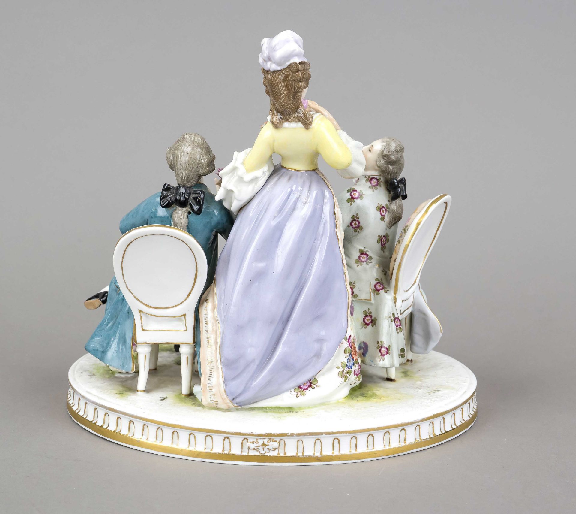 Group of figures, Ludwigsburg, 20th century, Rococo group, elegant lady standing between two - Image 2 of 2