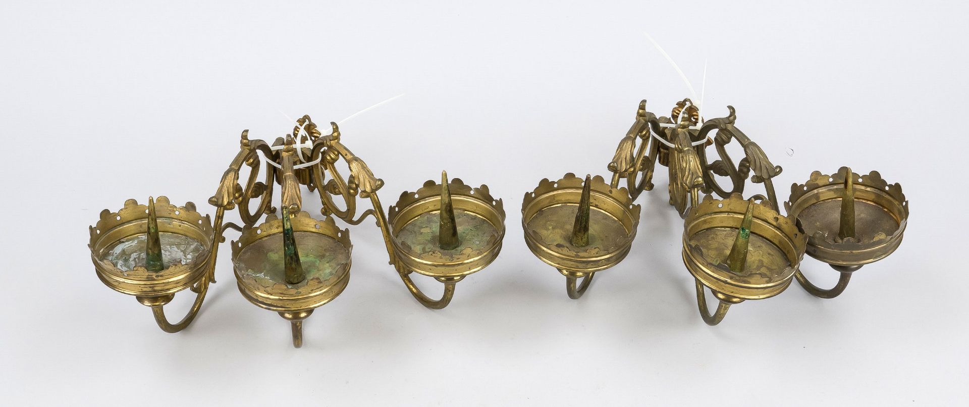 2 sconces, each with 3 flames, 19th century, brass. Swivel arms with acanthus leaf decoration