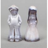 Standing pair of children, USA, 20th century, violet and white molded glass, h. 11 cm