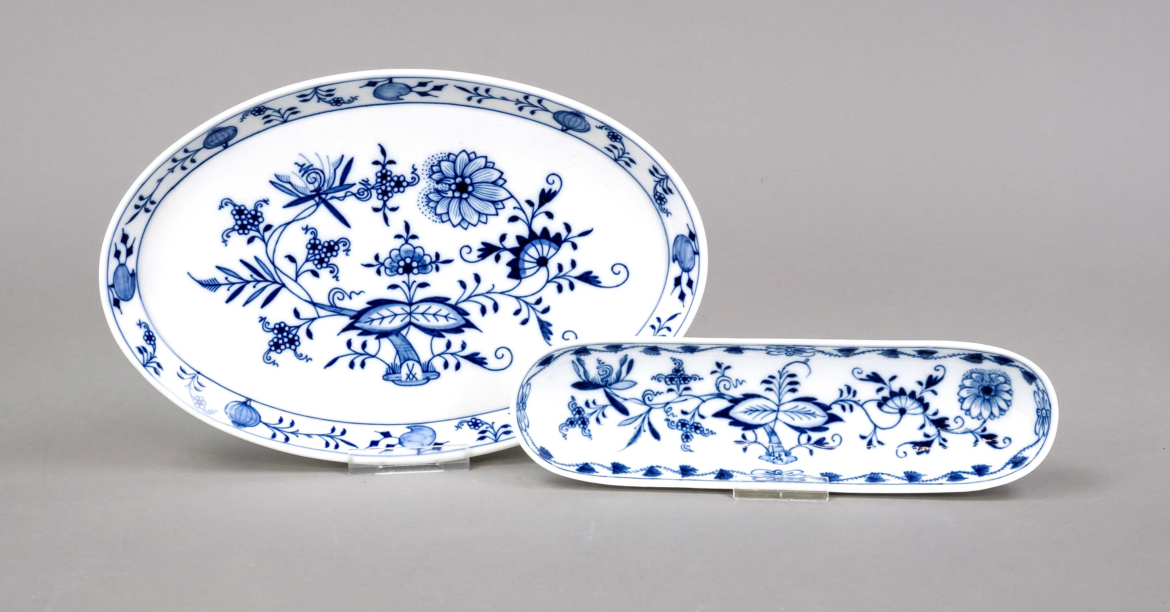 Two oval bowls, Meissen, marks after 1934, 1st choice, decor onion pattern in underglaze blue,