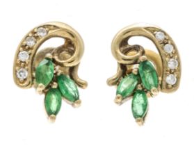 Emerald diamond stud earrings GG 585/000 with 3 emerald navettes 3 mm and 4 diamonds each, l. 12 mm,