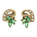 Emerald diamond stud earrings GG 585/000 with 3 emerald navettes 3 mm and 4 diamonds each, l. 12 mm,