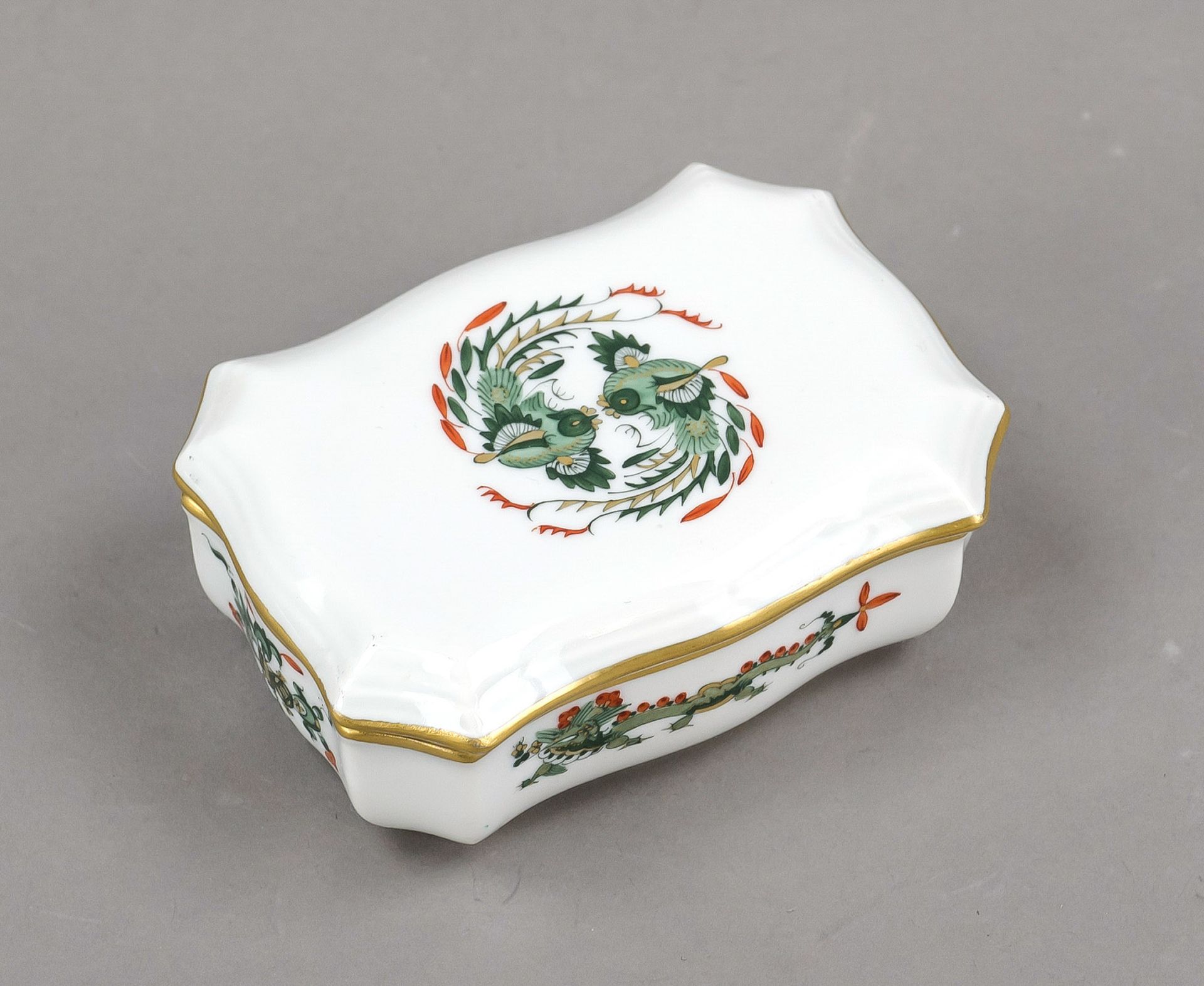 Lidded box, Meissen, 1950s, 1st choice, matchbox, model no. 401, polychrome painted, green court