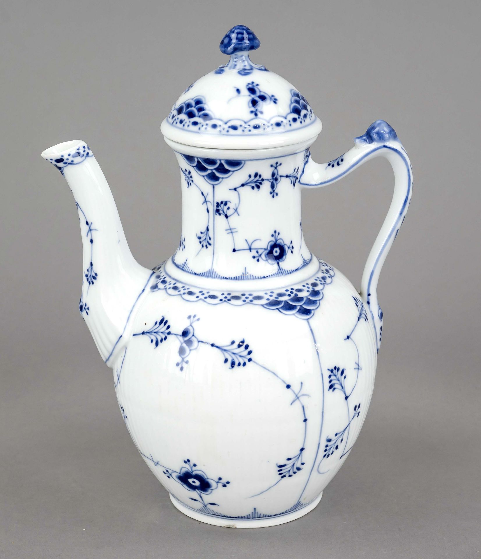 Coffee pot, Royal Copenhagen, Denmark, mark before 1923, decor Musselmalet half lace in underglaze