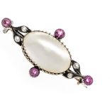 Mother-of-pearl brooch RG 375/000 and silver 900/000 unmarked, tested, with an oval mother-of-